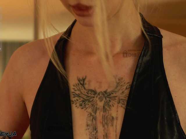 ManiFreyja live webcam show
