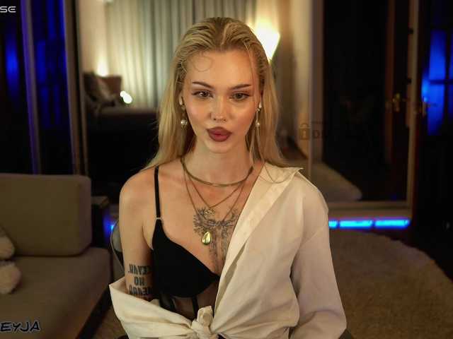 le modèle ManiFreyja est en webcam porno dans un show sur le site bongacams, il possède les tags suivants: White/Caucasian,Blonde,Shaved