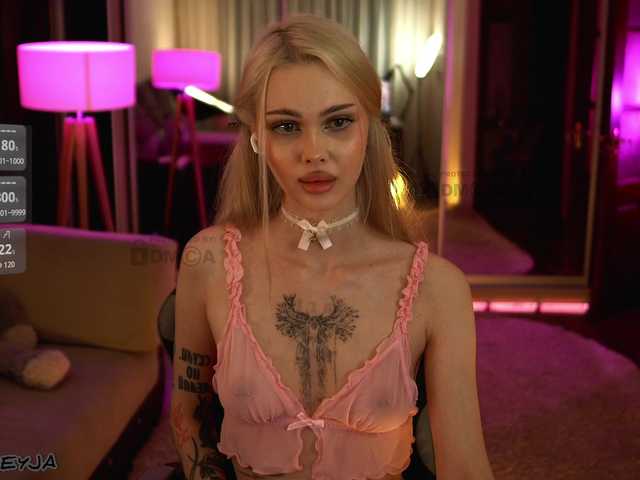 ManiFreyja live webcam show