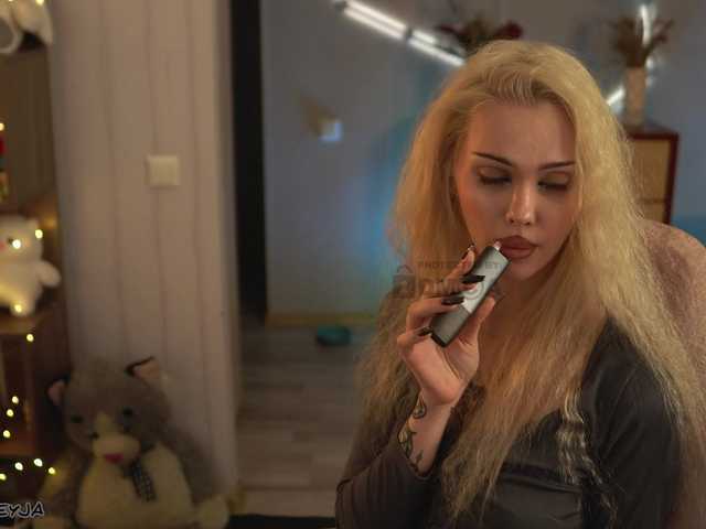 ManiFreyja live cam on BongaCams