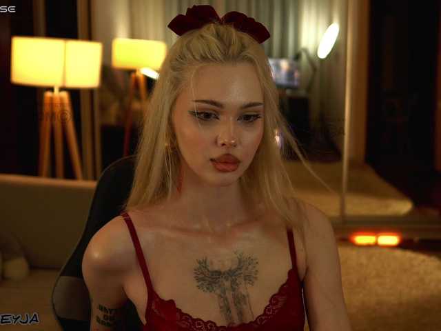 ManiFreyja live webcam show