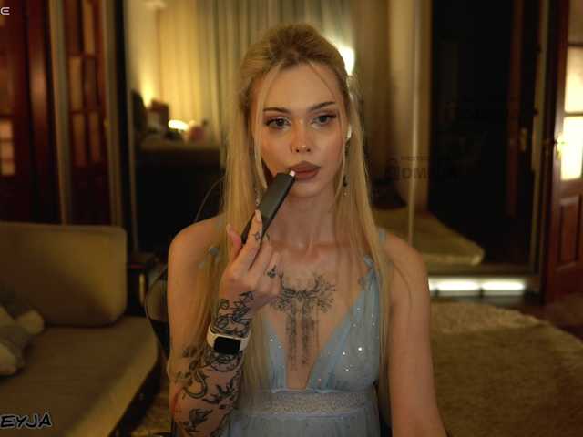 ManiFreyja live cam on BongaCams