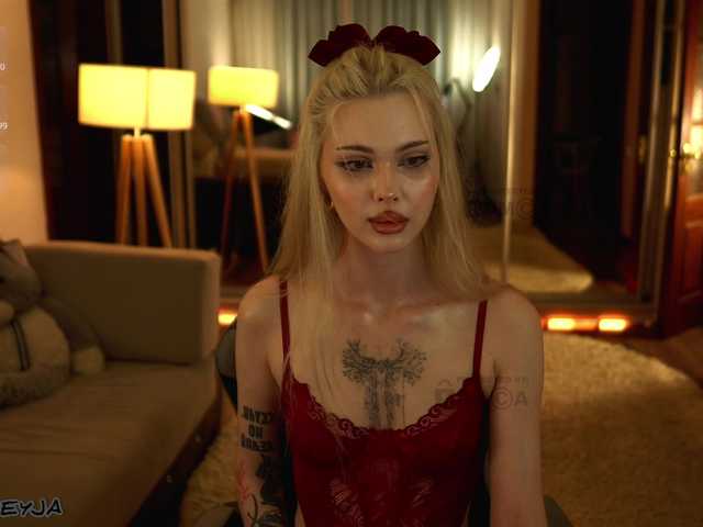 ManiFreyja live webcam show