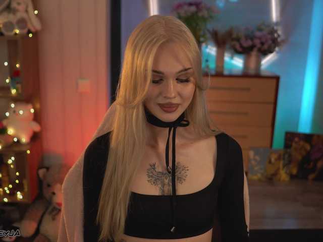 ManiFreyja's BongaCams show and profile