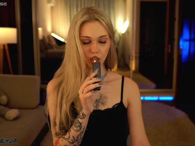 le modèle ManiFreyja est en webcam porno dans un show sur le site bongacams, il possède les tags suivants: White/Caucasian,Blonde,Shaved