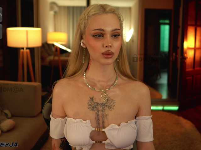 ManiFreyja live cam