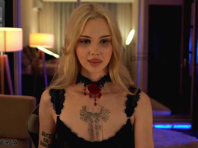 ManiFreyja live webcam show