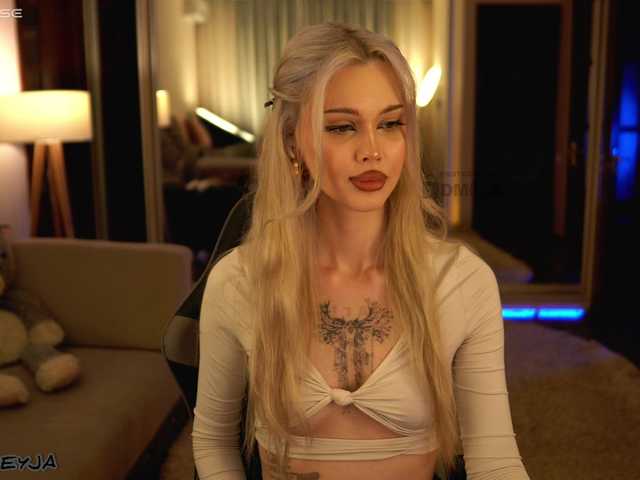 ManiFreyja live cam on BongaCams