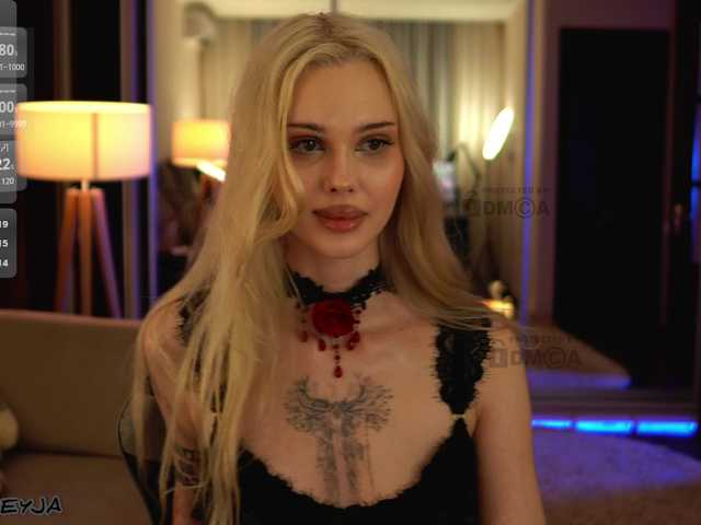 ManiFreyja live webcam show