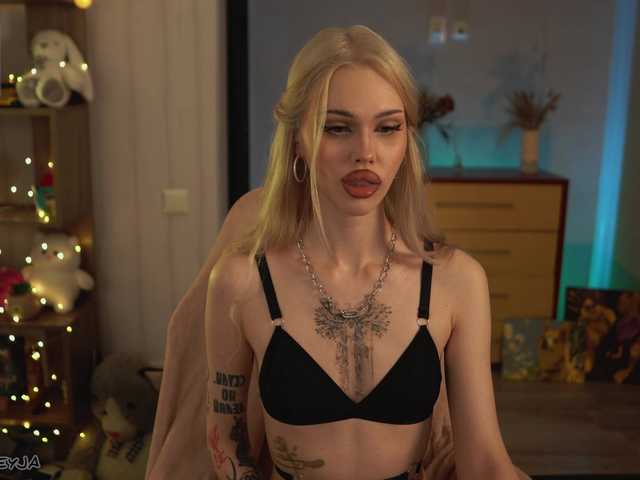 ManiFreyja live cam on BongaCams