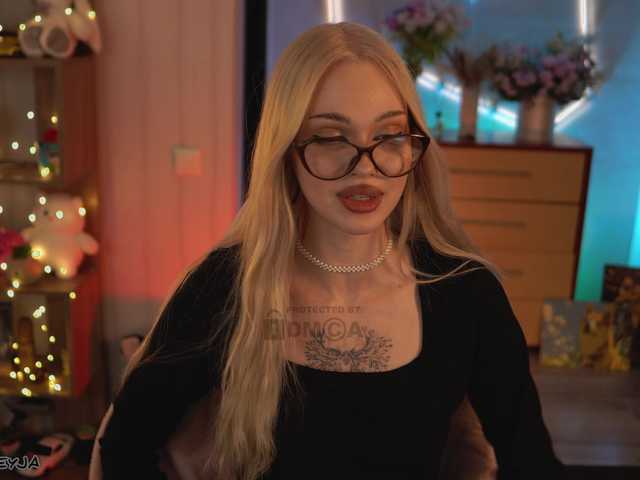 ManiFreyja's BongaCams show and profile