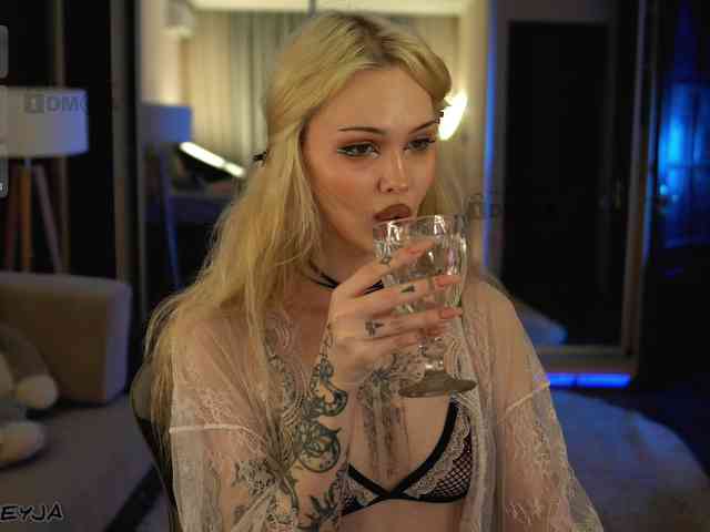 ManiFreyja Sex Cam Show