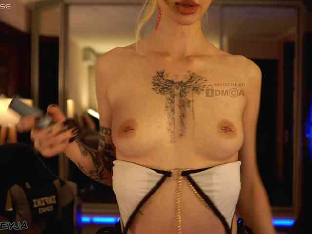 Manifreyja's cam show statistics and live stream
