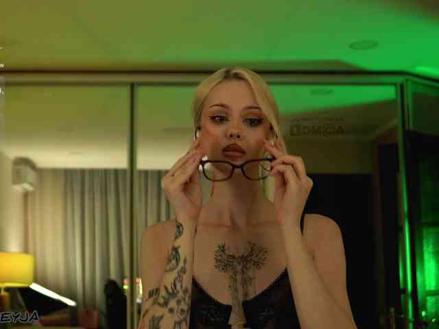 ManiFreyja Sex Cam Show