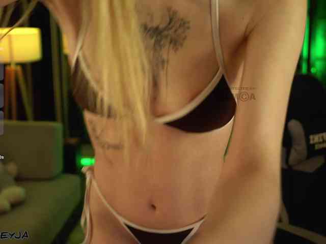 ManiFreyja Sex Cam Show