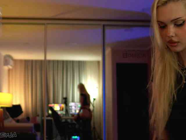 ManiFreyja Sex Cam Show