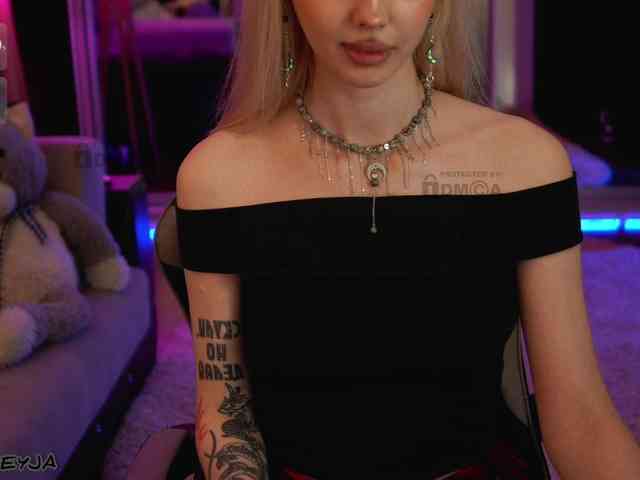 ManiFreyja Sex Cam Show