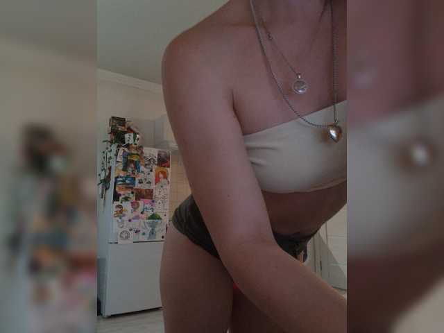 PeachGlowPH live cam on BongaCams