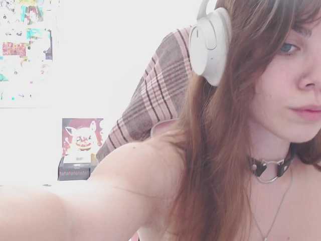 PeachGlowPH live cam on BongaCams