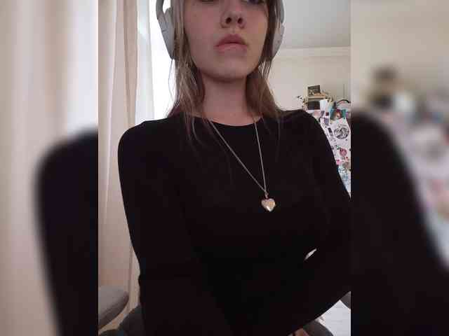 PeachGlowPH Live Webcam on BongaCams