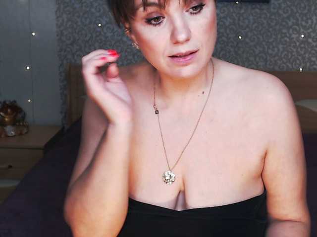 AwesomeValen live cam on BongaCams