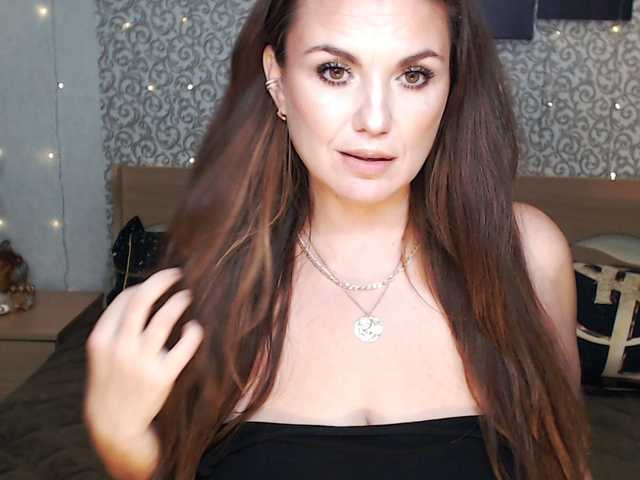 AwesomeValen live cam on BongaCams