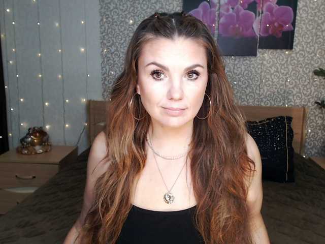 AwesomeValen live cam preview