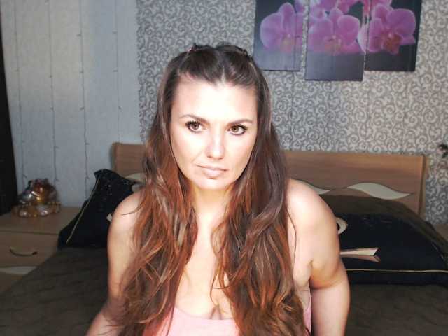 AwesomeValen live cam preview