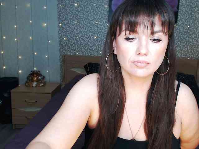 AwesomeValen webcam