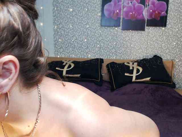 AwesomeValen webcam
