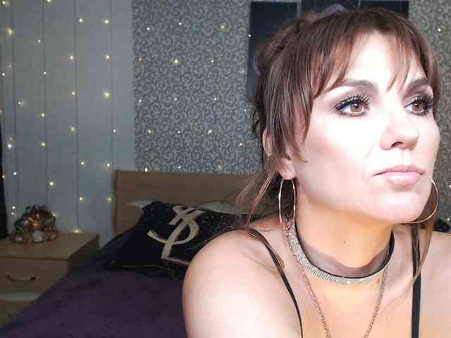 AwesomeValen webcam