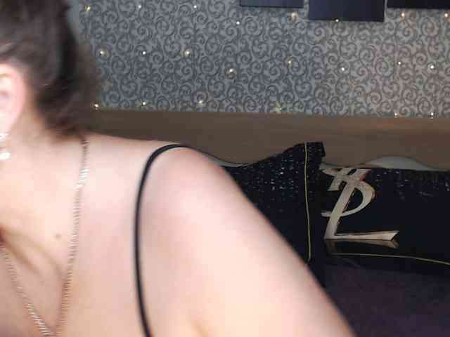 AwesomeValen webcam