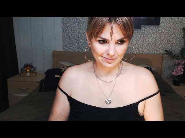 AwesomeValen webcam