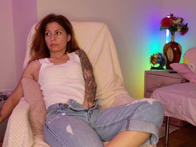 CrissySmile live cam on BongaCams