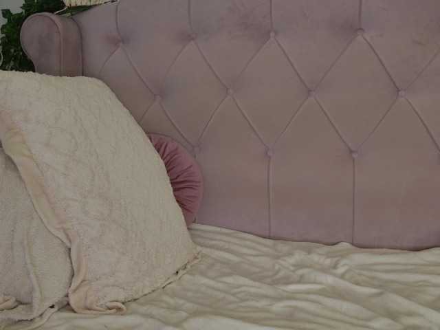 CrissySmile live cam preview