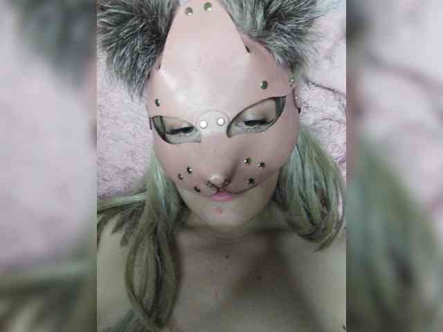 Model: EatFuckLove
