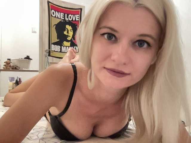 OnikaLove live cam preview