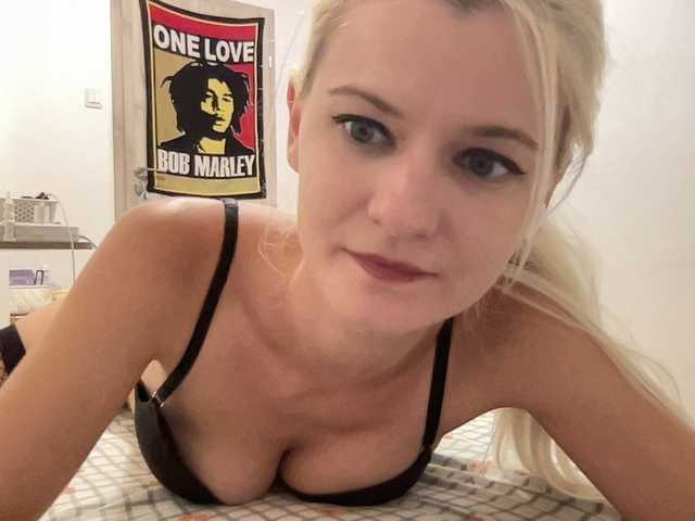OnikaLove live stream preview