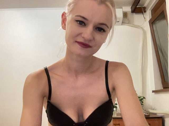 OnikaLove live webcam show