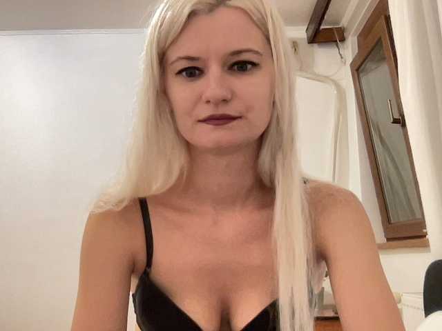 OnikaLove live cam on BongaCams