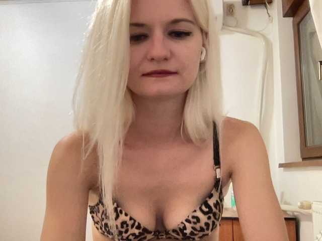 OnikaLove live cam preview