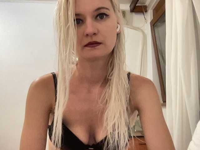 le modèle OnikaLove est en webcam porno dans un show sur le site bongacams, il possède les tags suivants: White/Caucasian,Blonde,Shaved