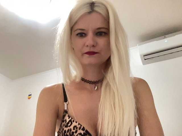 OnikaLove live cam on BongaCams