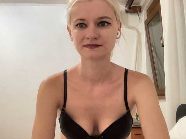 OnikaLove live cam preview