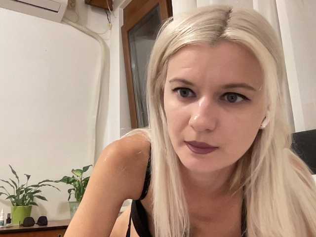 OnikaLove live cam on BongaCams