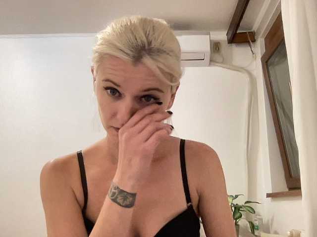 OnikaLove live cam preview