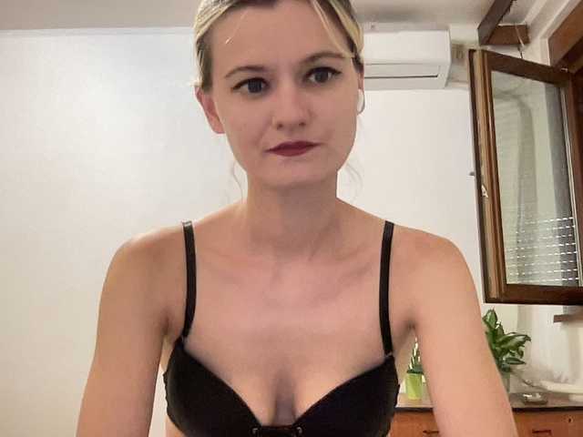 OnikaLove live cam on BongaCams