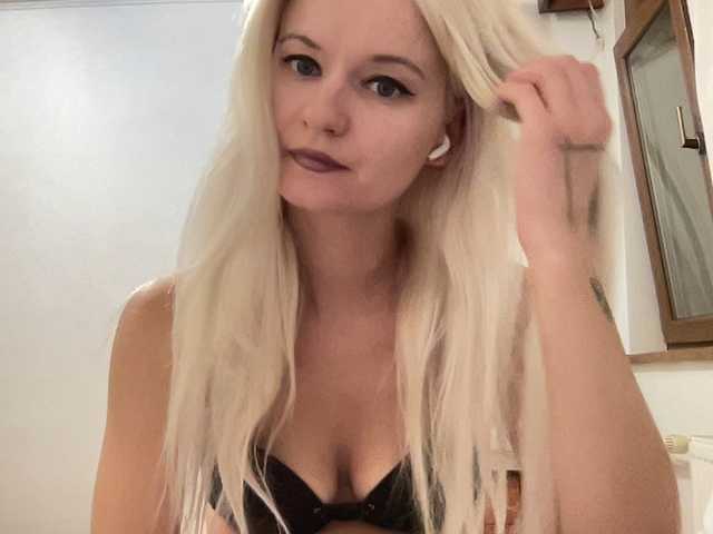 OnikaLove live cam preview