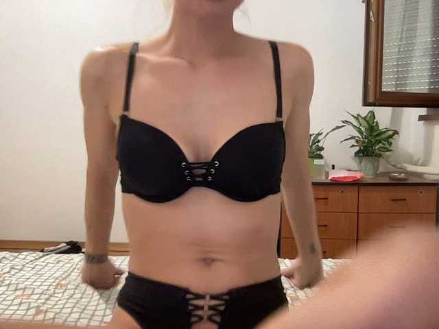 OnikaLove live webcam show