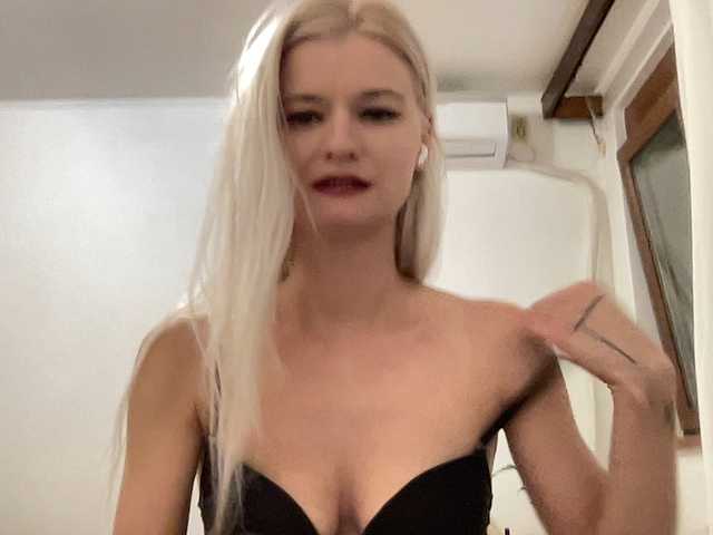 OnikaLove live webcam show